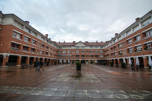 Vecinos de la Fresneda asumirán el coste de mantenimiento de la plaza Mayor