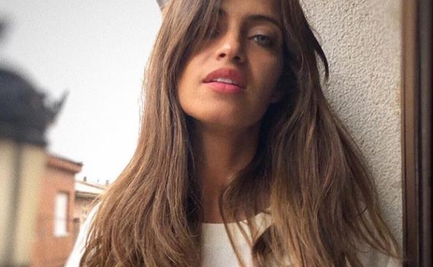 3 faldas plisadas asequibles para copiar el último look de fiesta de Sara Carbonero