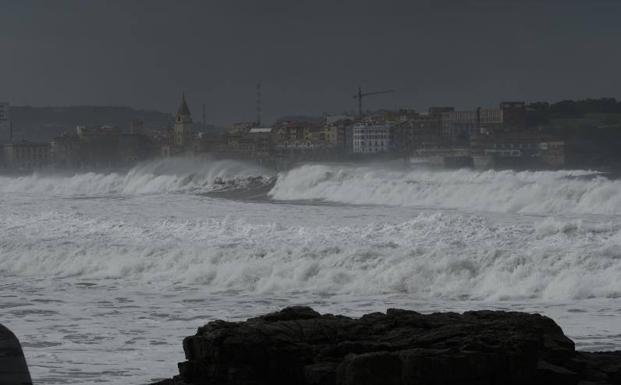 Asturias, otros tres días en alerta por oleaje y fuertes vientos