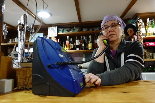 Los vecinos de Bulnes denuncian problemas para recibir llamadas telefónicas