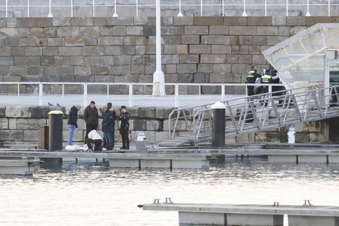 Aparece el cadáver de un hombre flotando frente al Puerto Deportivo de Gijón