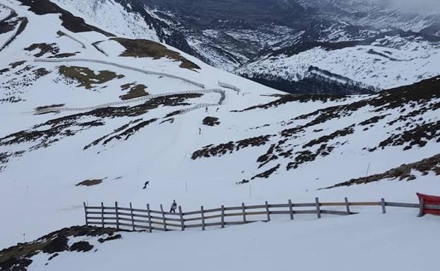 La disminución del viento permite la apertura de Valgrande-Pajares