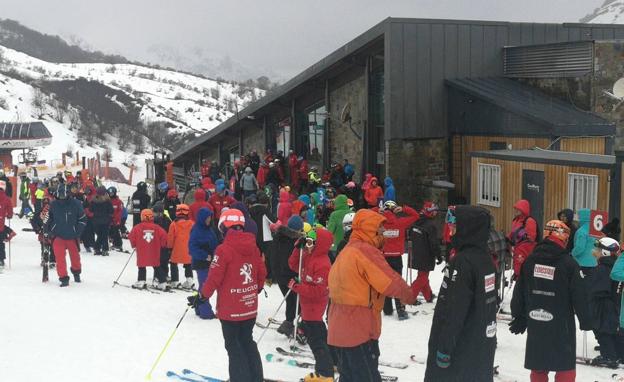 Las fuertes rachas obligan a cerrar Valgrande-Pajares