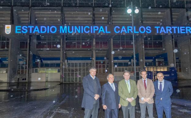 El Carlos Tartiere estrena el nuevo rótulo luminoso