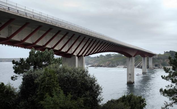 Recorre 30 kilómetros en dirección contraria en la A-8 entre Ribadeo y Navia