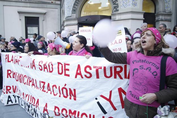 «La única solución es que el servicio vuelva a manos municipales»