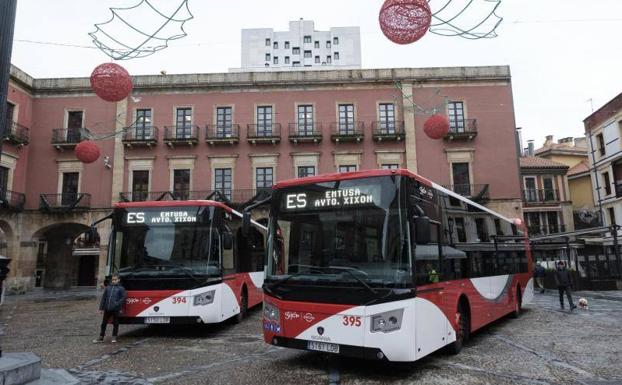 Gijón estrena sus seis últimos autobuses con tecnología diésel