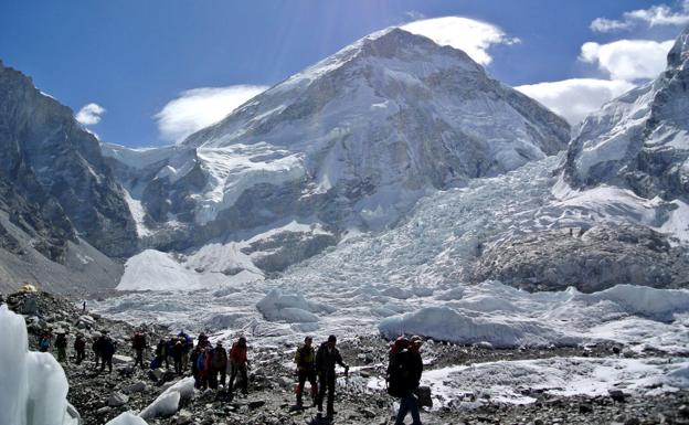 Nepal planea prohibir la subida al Everest a los que no hayan hecho antes un pico de 6.500m