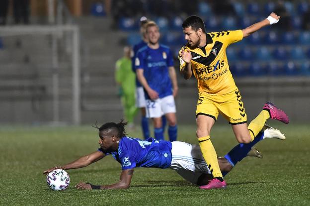 El Real Oviedo se despeña en Badalona