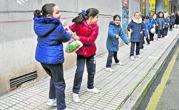800 kilos de solidaridad desde el cole a la parroquia