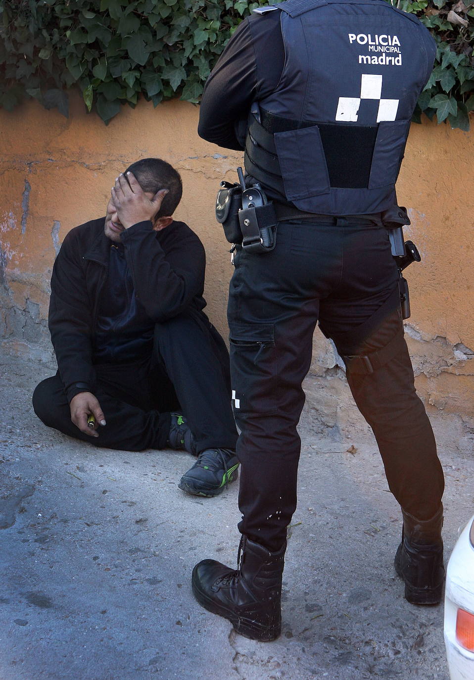 Los policías municipales de Madrid usarán guantes detectores de metales