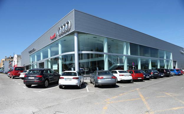 La razón por la que ir a un concesionario con niños puede acabar saliendo muy caro