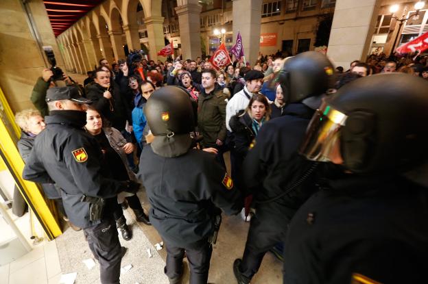 Supermercados bajo mínimos en la primera jornada de huelga inédita en el sector