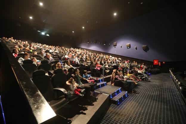 'Bikes' inicia con lleno el ciclo 'Matinales de cine'