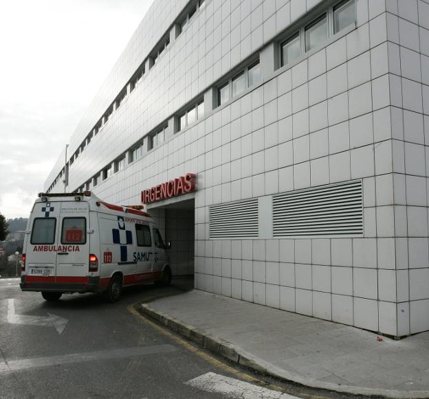 Detenido en el Hospital San Agustín al llevar a su pareja tras agredirla en su domicilio