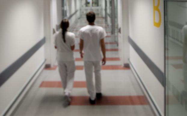 Las bajas retribuciones de la sanidad asturiana, principal causa de la fuga de médicos jóvenes