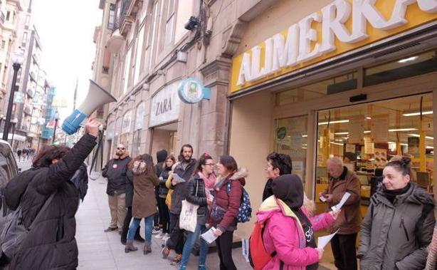 Los trabajadores de supermercados mantienen la convocatoria de huelga