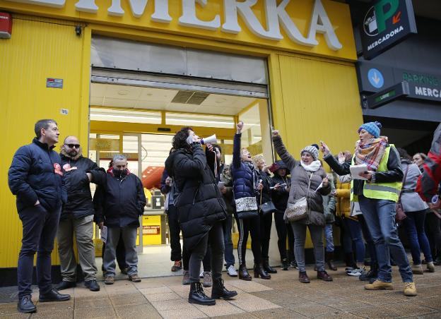 Desconvocada la huelga de los supermercados tras la mediación del Principado