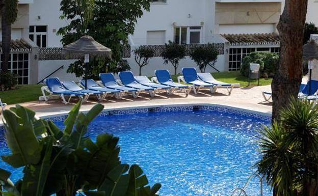 La familia de los tres fallecidos en una piscina de Mijas asegura que todos sabían nadar