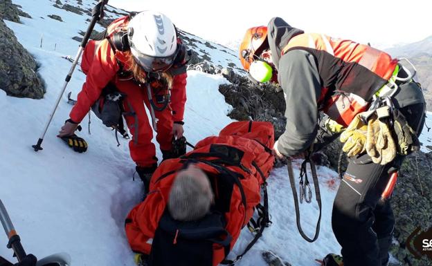 Bomberos de Asturias participa en el rescate de un montañero en Palencia