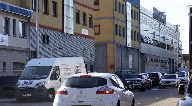 Los polígonos de Oviedo reclaman más aparcamientos, mejor accesibilidad y servicio de autobuses