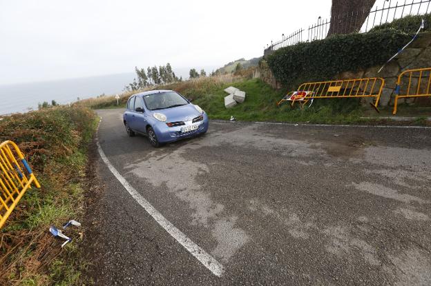Dos nuevos argayos afectan a la ladera de la carretera de Quintes a playa España