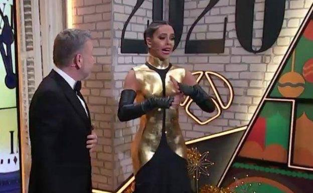 Cristina Pedroche da las campanadas convertida en escultura