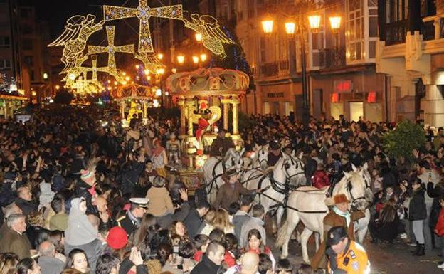 La cabalgata de Reyes saldrá a las seis y media de la tarde y recupera la adoración