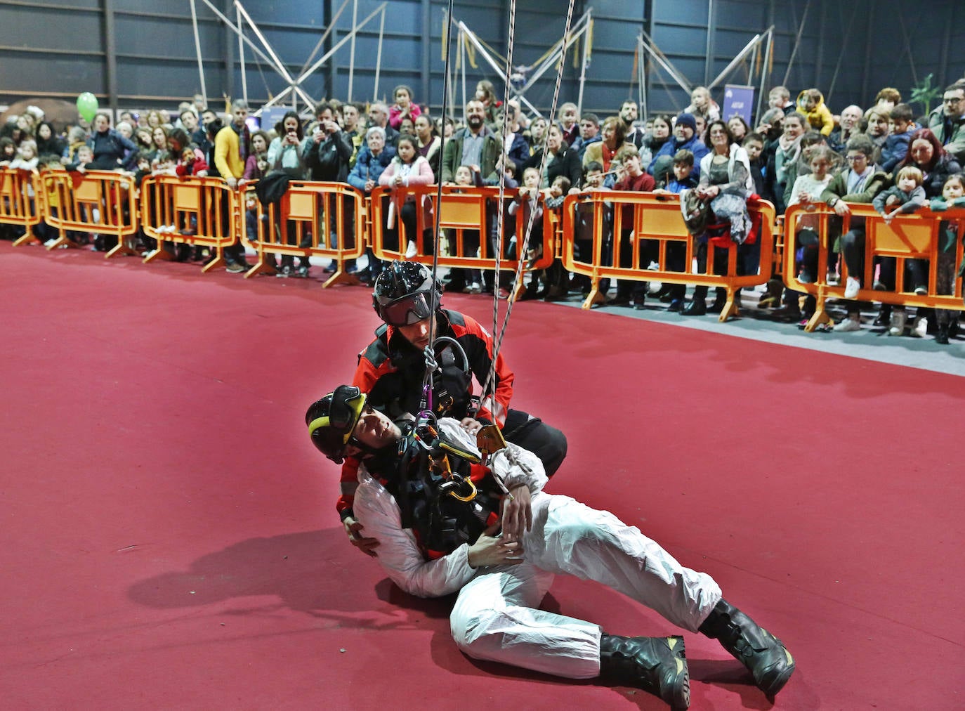 Exhibición de los Bomberos en Mercaplana