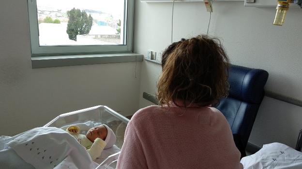 Los nacimientos siguen bajando en Avilés y ya son menos de la mitad que los fallecidos