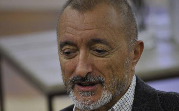 La lección de Pérez-Reverte sobre los 'tipos de tontos'