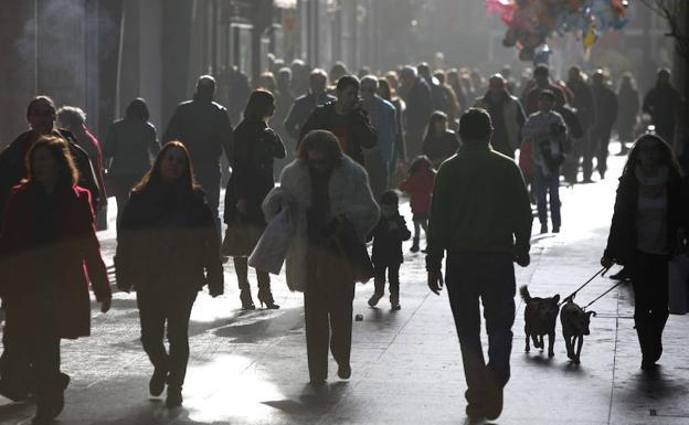 Los asturianos inician el decenio más pobres y aún bajo los efectos de la crisis