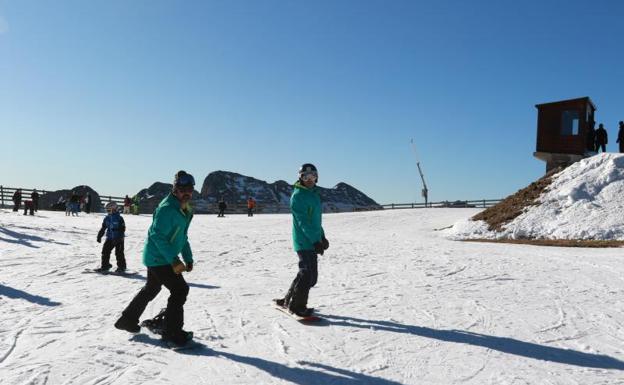 Más de 20.000 esquiadores han recorrido las pistas asturianas esta Navidad
