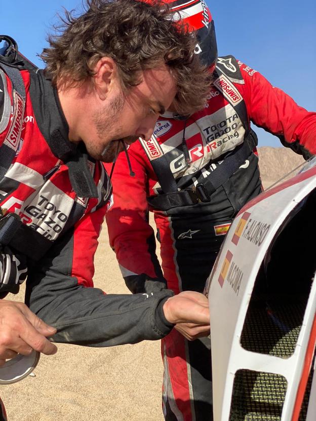 «¿No tenemos cinta americana?», el grito a la desesperada de Alonso