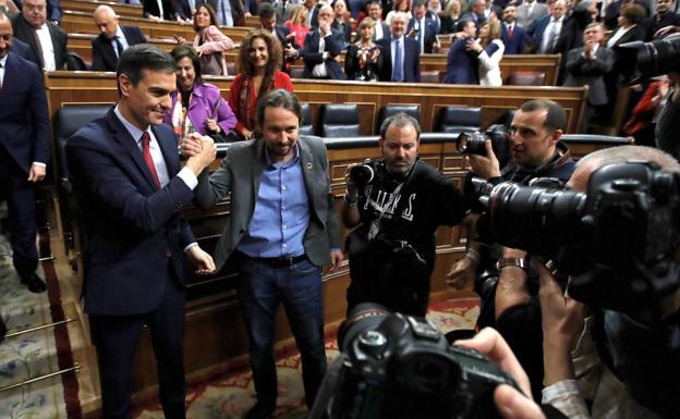 Sánchez afronta una legislatura complicada tras conseguir una victoria por la mínima