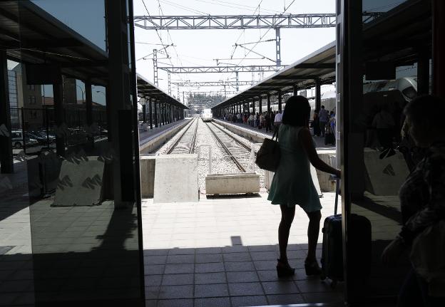 Renfe promete mantener los trenes AVE en León y descarta reducir el servicio