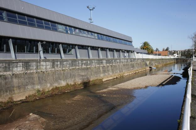 El Grupo busca en los colegios aumentar sus 8.500 firmas para salvar el anillo navegable