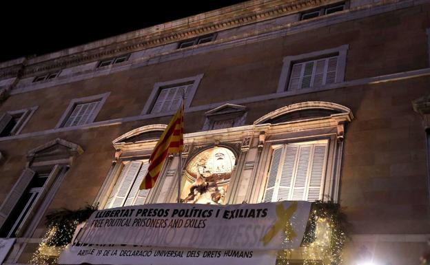 El fiscal y los Mossos investigan la retirada de la bandera española del Palau de la Generalitat