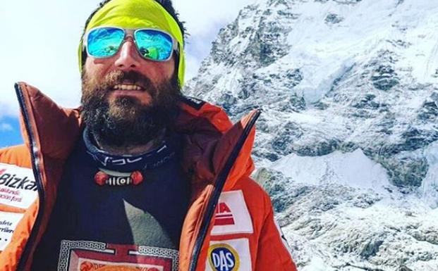 Alex Txikon parte hacia el Everest