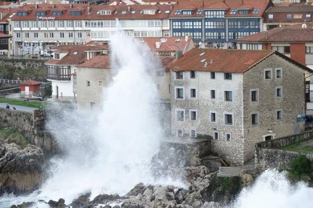 El vendaval deja rachas de 102 kilómetros por hora y un reguero de daños