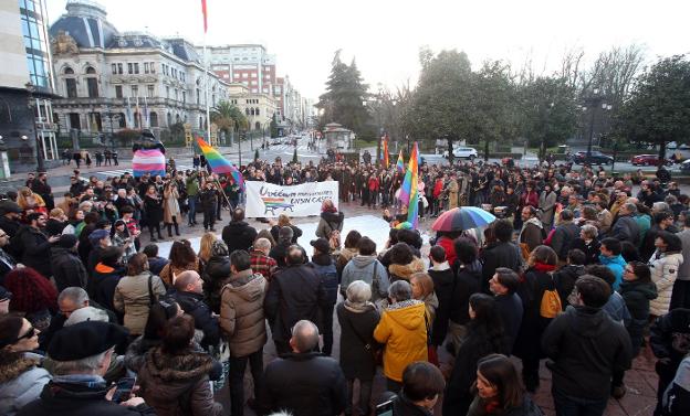 «La derecha ataca de forma frontal los derechos del colectivo LGTB»