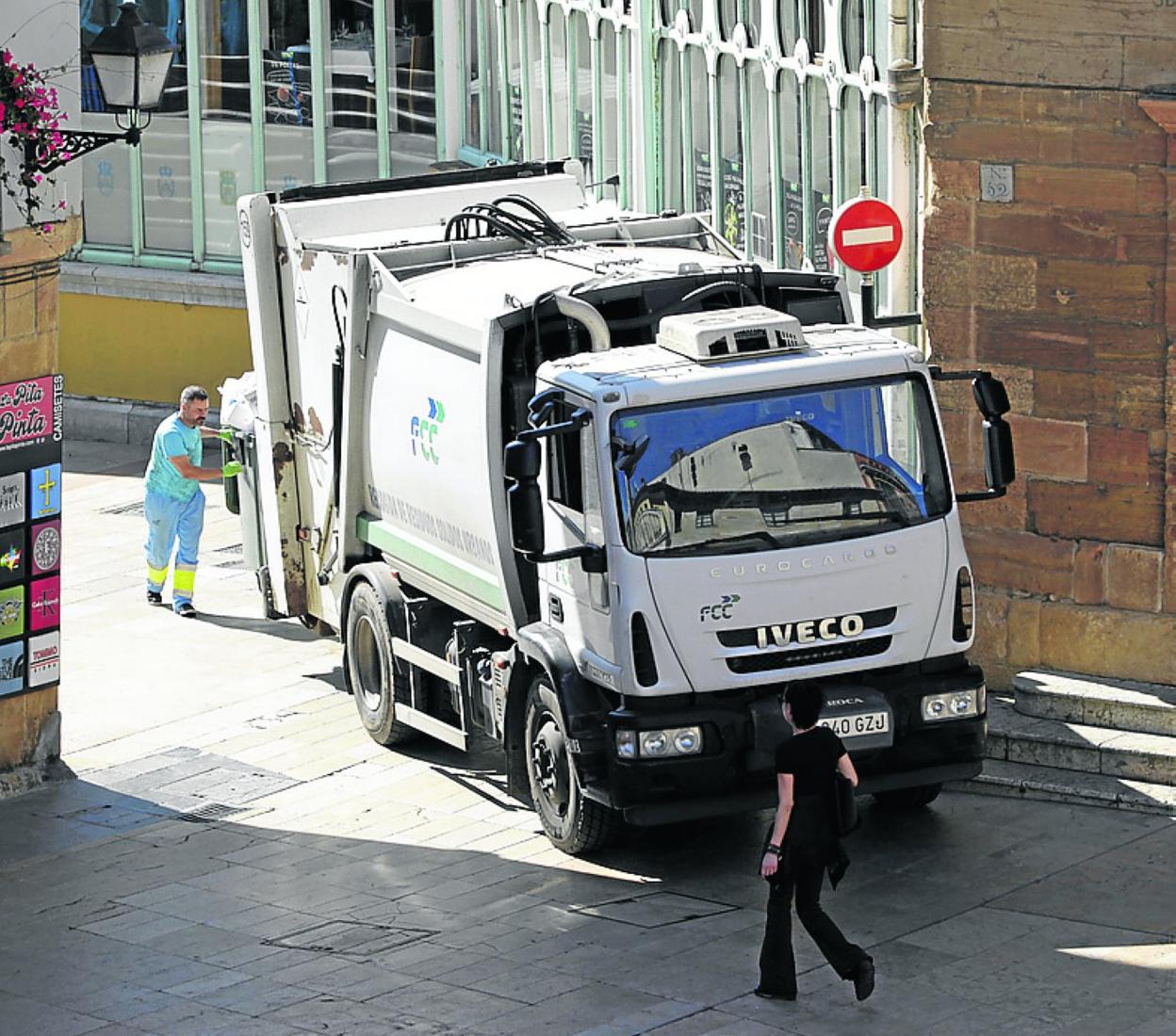 La Recogida De Basura Los Festivos Comenzara A Finales Del Mes De Abril El Comercio