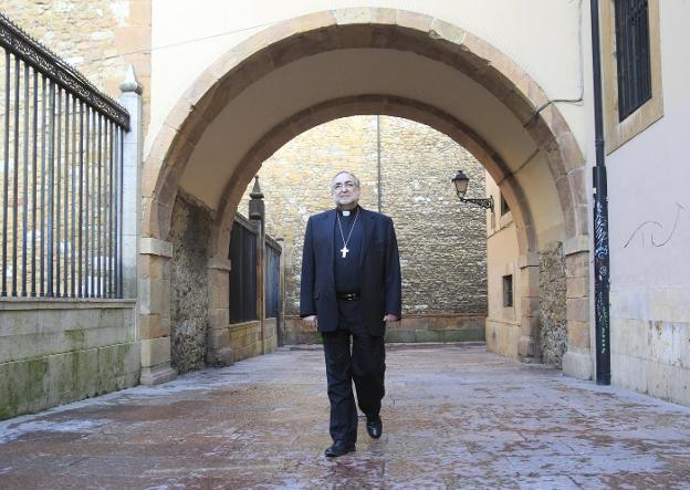 El arzobispo plantea cambiar el acceso a la basílica de Covadonga