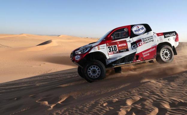 Fernando Alonso roza la victoria en la octava etapa del Dakar