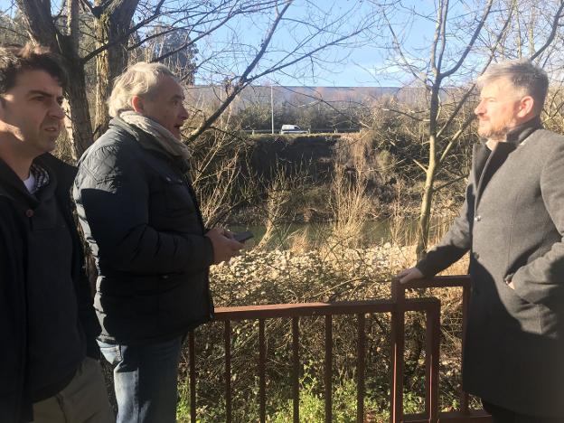 Ciudadanos critica «la dejadez» en el argayo del corredor del Nalón