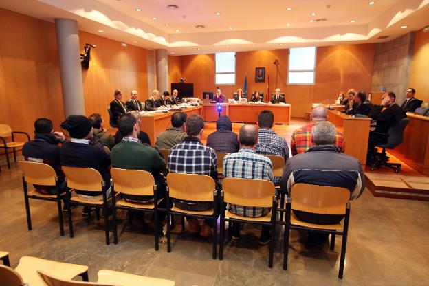 Cuatro de los doce imputados por tráfico de cocaína y hachís aceptan dos años de cárcel