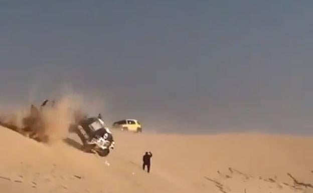 Espectacular accidente de Fernando Alonso en el Dakar