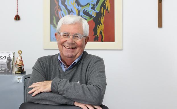 Llaranes homenajea a José María Murias en sus Bodas de Oro como sacerdote