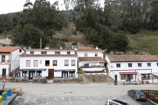 Los afectados por el argayo de Tazones ya pueden entrar en casa
