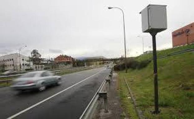 Destrozado un radar de tráfico a la entrada de Oviedo